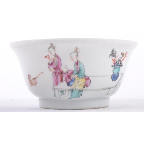 163 - An 18th Century Chinese porcelain bowl having hand painted polychrome enamel decoration depicting fi... 