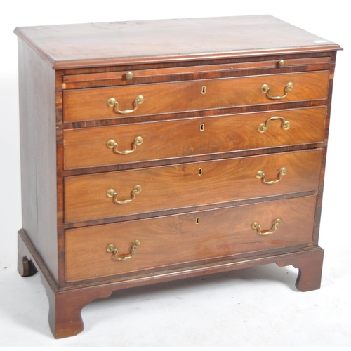 115 - An 18th Century George III mahogany bachelors chest of drawers. Walnut crossbanded top with a gradua... 