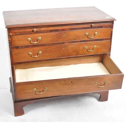 115 - An 18th Century George III mahogany bachelors chest of drawers. Walnut crossbanded top with a gradua... 