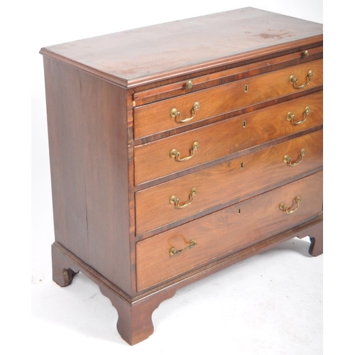 115 - An 18th Century George III mahogany bachelors chest of drawers. Walnut crossbanded top with a gradua... 