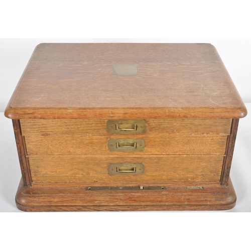 344 - A 19th century oak specimen / collectors campaign cabinet. A graduated three drawer cabinet with cam... 