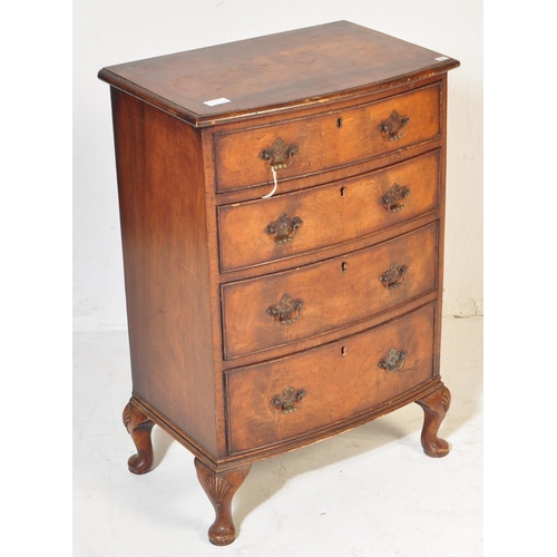 363 - An 18th Century George III mahogany and walnut crossbanded bachelors chest of drawers. The bank of f... 