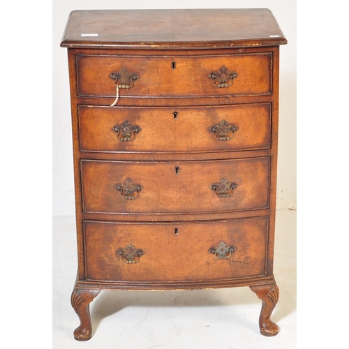 363 - An 18th Century George III mahogany and walnut crossbanded bachelors chest of drawers. The bank of f... 