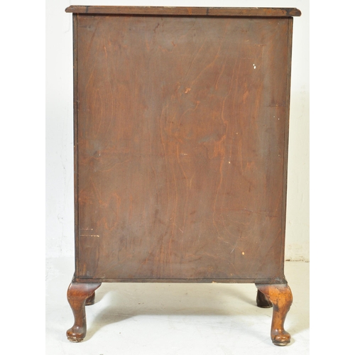 363 - An 18th Century George III mahogany and walnut crossbanded bachelors chest of drawers. The bank of f... 