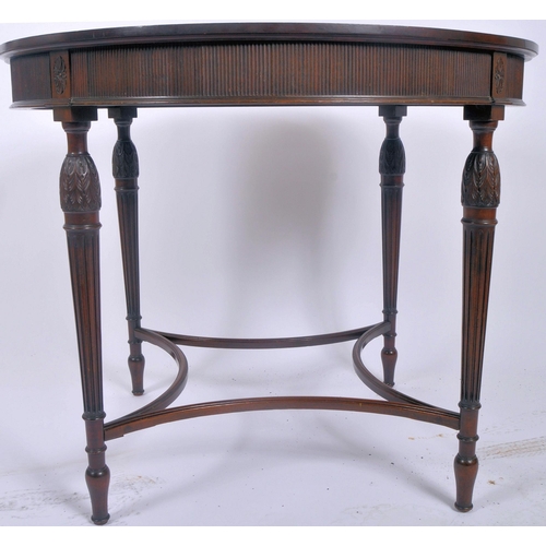 42 - An early 20th Century Edwardian mahogany centre table of circular form. Rosettes to the frieze with ... 