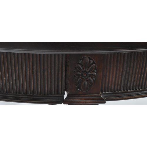 42 - An early 20th Century Edwardian mahogany centre table of circular form. Rosettes to the frieze with ... 