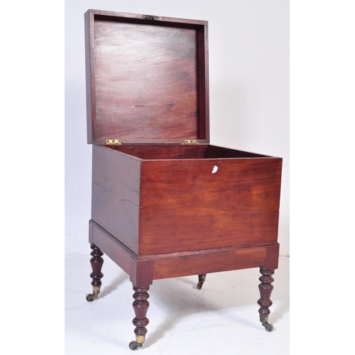 572 - An 18th Century George II mahogany cellarette wine cooler champagne bottle box. Square form with hin... 