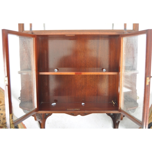 578 - A 19th Century Victorian mahogany having display cabinet having a fret pierced arched top with mirro... 