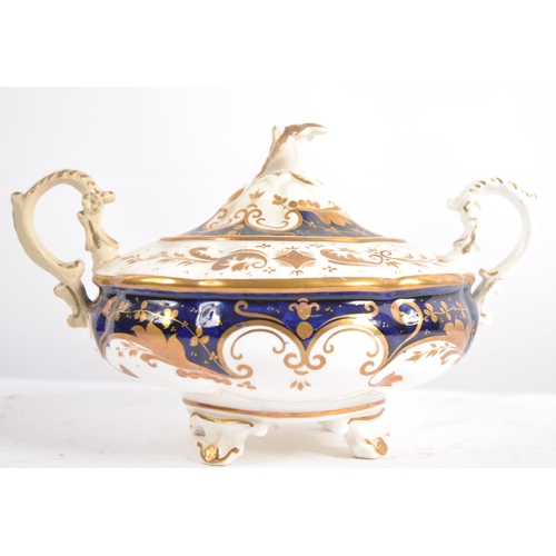 611 - A 19th Century English tea service set in the manner of Worcester. Comprises teapot, lidded sugar bo... 