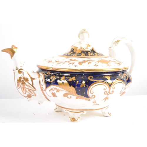 611 - A 19th Century English tea service set in the manner of Worcester. Comprises teapot, lidded sugar bo... 