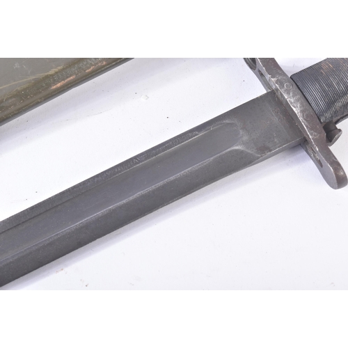 106 - A WWII Second World War US United States M1-E Garand Rifle bayonet. The bayonet having a hooked pomm... 