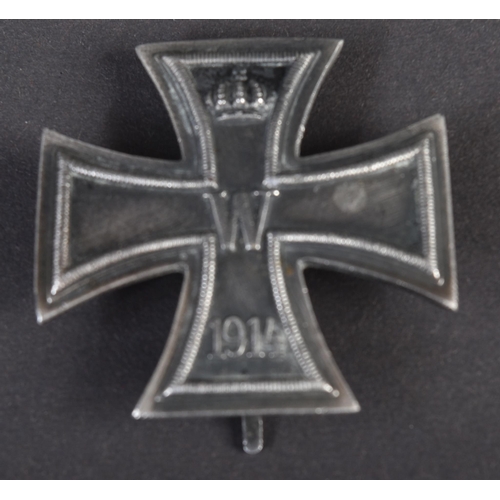 118 - An original WWI First World War Imperial German / Prussian Army Iron Cross medal. A 1st Class exampl... 