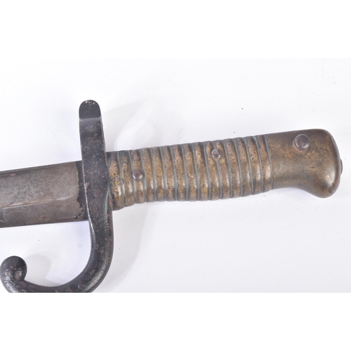 122 - A 19th Century French 1866 pattern ' Chassepot ' rifle bayonet. The bayonet having ribbed brass hilt... 