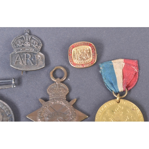 136 - A WWI First World War medal trio to one M2-118901 Private V. A. Nash of the ASC (Army Service Corps)... 