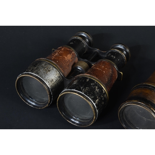 171 - WWI First World War - two pairs of original period WWI First World War binoculars, including one pai... 