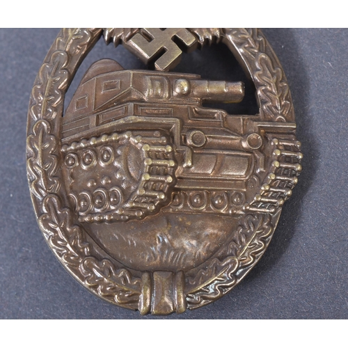 174 - A WWII Second World War Third Reich Nazi German armoured division Panzer medal / badge. The oval bad... 