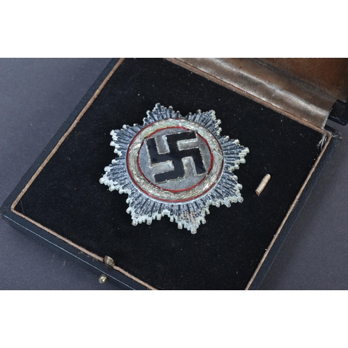 185 - A WWII Second World War Third Reich Nazi German ' Deutsches Kruez ' ( The German Cross ) medal. The ... 