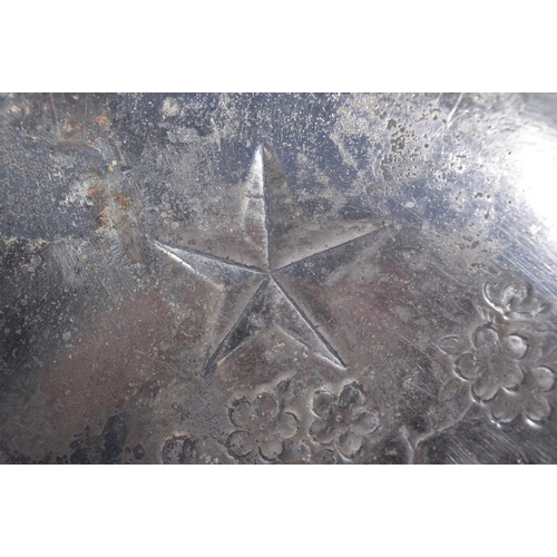 233 - A WWII Second World War Japanese offering bowl / platter. The bowl embossed with an Imperial Star, R... 