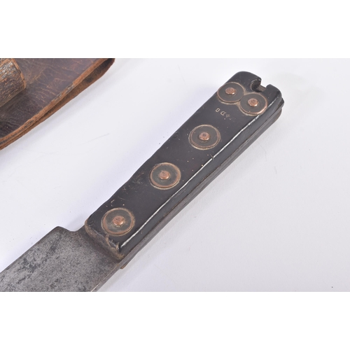 264 - A WWII Second World War British Army Galok / Machete bush knife. The machete having a wooden grip (w... 