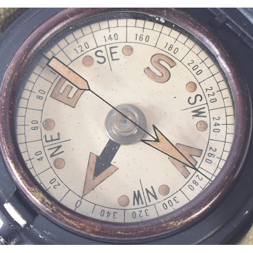 285 - A WWII Second World War British SOE Special Operations Executive / British Commandos wrist compass. ... 