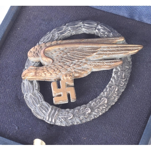 320 - A WWII Second World War German Luftwaffe ' Fallschirmjager ' Paratrooper qualification badge. Centra... 