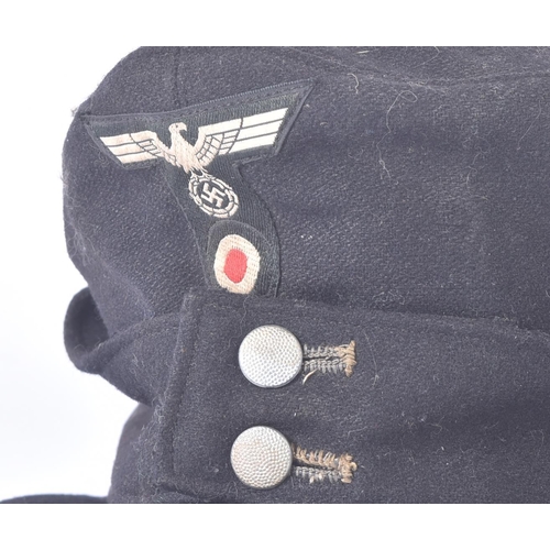 450 - A WWII Second World War Third Reich Nazi German Panzer / Tank officers M43 field cap. Dark wool cons... 