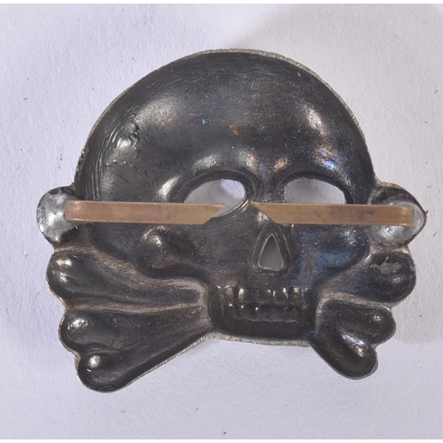 455 - A WWII Second World War Third Reich Nazi German Allgemeine SS skull and cross bone (Totenkopf) cape ... 