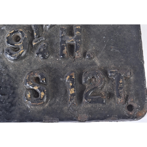 477 - Railwayana - a 20th Century cast iron wagon / bridge plate. Raised lettering, 31' - 8 5/8' - S 12T. ... 