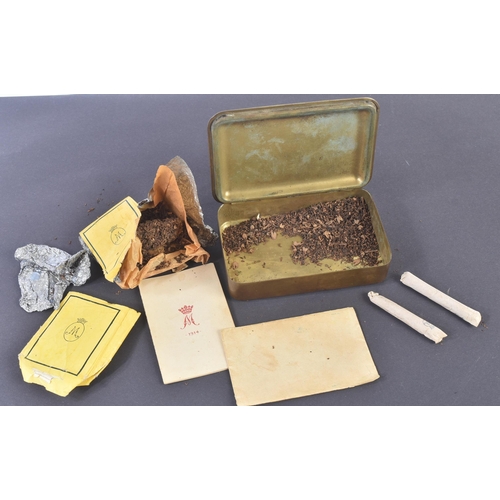 58 - WWI First World War - an original Princess Mary Christmas 1914 Gift Tin, with contents to include: t... 