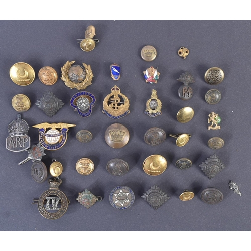 59 - A collection of assorted 20th Century (WWII and surrounding period) military related buttons, badges... 