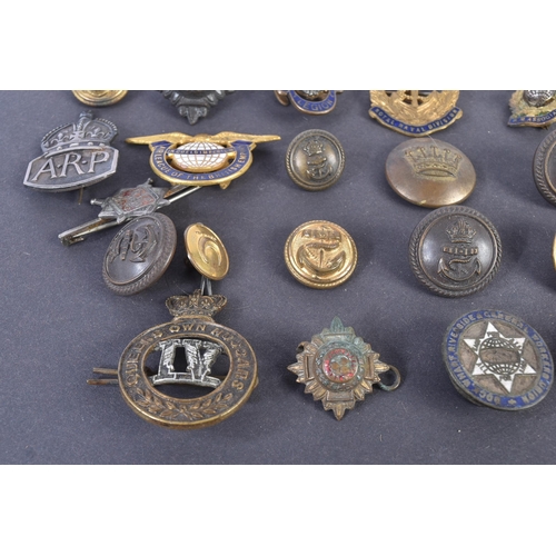 59 - A collection of assorted 20th Century (WWII and surrounding period) military related buttons, badges... 