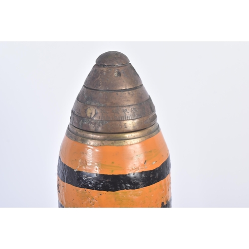 99 - A WWI First World War British 18 Pounder Artillery shell case and projectile. The shell case dated 1... 