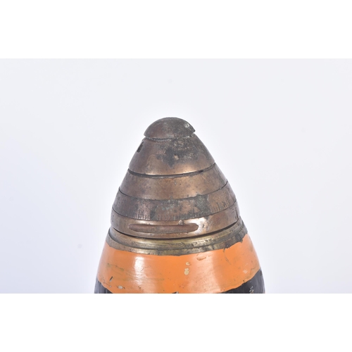 99 - A WWI First World War British 18 Pounder Artillery shell case and projectile. The shell case dated 1... 