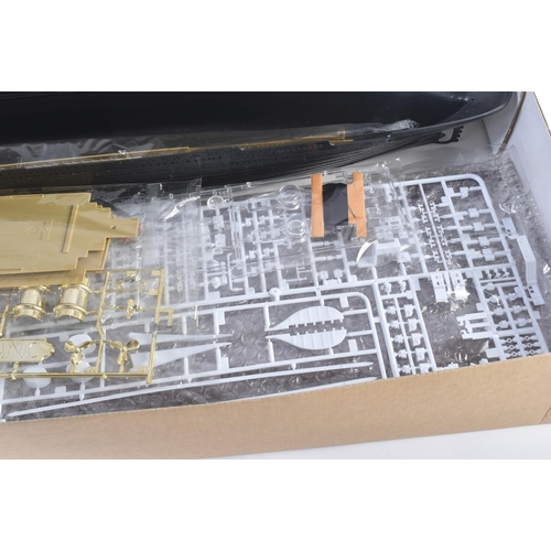 118 - An original Academy Minicraft Model 1/350 scale RMS Titanic plastic model kit. Highly detailed model... 