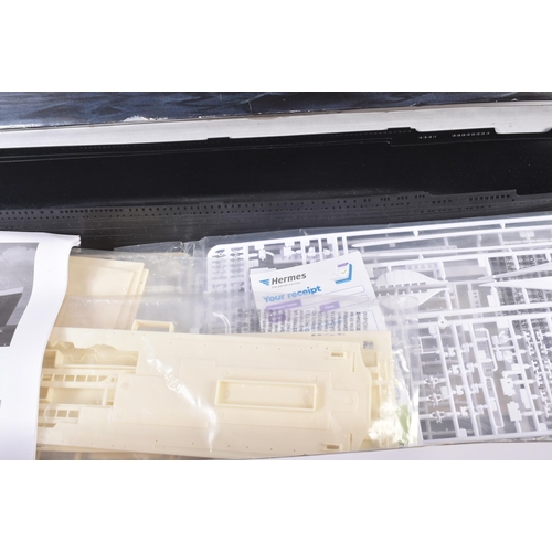 122 - An original Minicraft Model Kit boxed set No. 11320 RMS Titanic. Highly detailed model with over 400... 