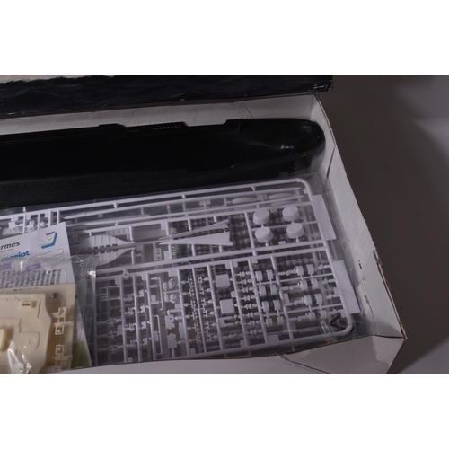 122 - An original Minicraft Model Kit boxed set No. 11320 RMS Titanic. Highly detailed model with over 400... 
