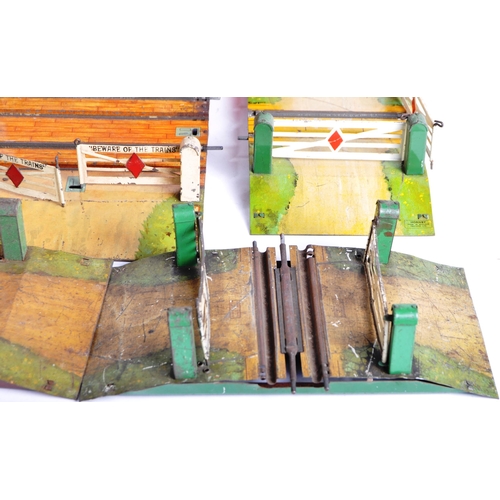 148 - A collection of x11 vintage Hornby Series O gauge tinplate clockwork model railway trainset Level Cr... 