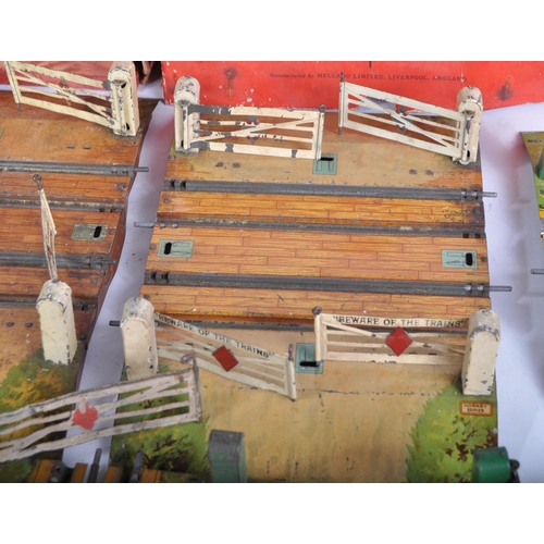 148 - A collection of x11 vintage Hornby Series O gauge tinplate clockwork model railway trainset Level Cr... 