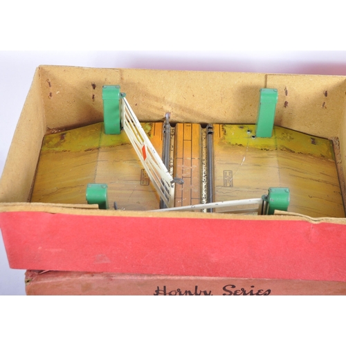 148 - A collection of x11 vintage Hornby Series O gauge tinplate clockwork model railway trainset Level Cr... 
