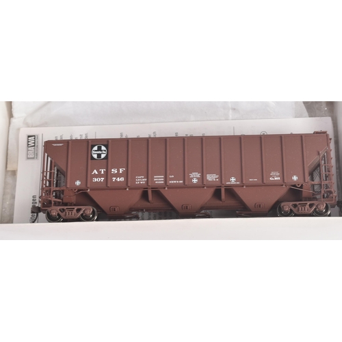 18 - A collection x6 assorted Proto 2000 Series HO / OO gauge model railway trainset locomotive rolling s... 