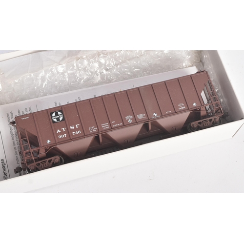 18 - A collection x6 assorted Proto 2000 Series HO / OO gauge model railway trainset locomotive rolling s... 