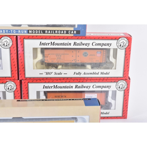 324 - A collection of Intermountain Railway Company and Walthers HO / OO gauge model railway rolling stock... 