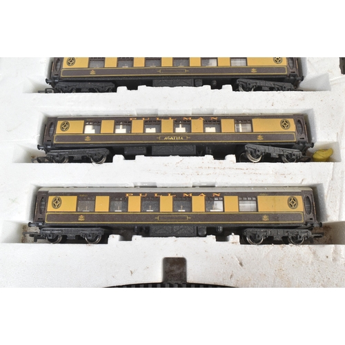 336 - A vintage Hornby OO gauge model railway trainset No. R687 Silver Jubilee Pullman. The set containing... 