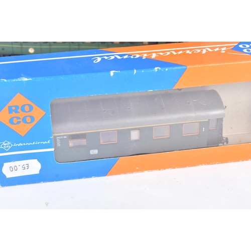 341 - A collection of assorted OO gauge model railway trainset locomotive rolling stock coaches and carria... 