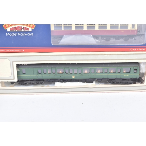 341 - A collection of assorted OO gauge model railway trainset locomotive rolling stock coaches and carria... 