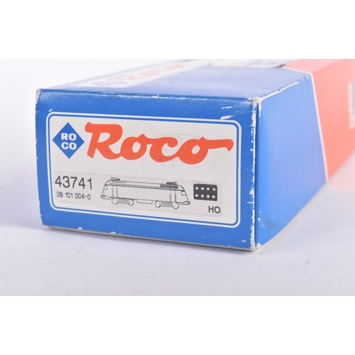 345 - An original Roco made HO / OO gauge model railway trainset locomotive engine No. 43741 DBAG 101 082 ... 