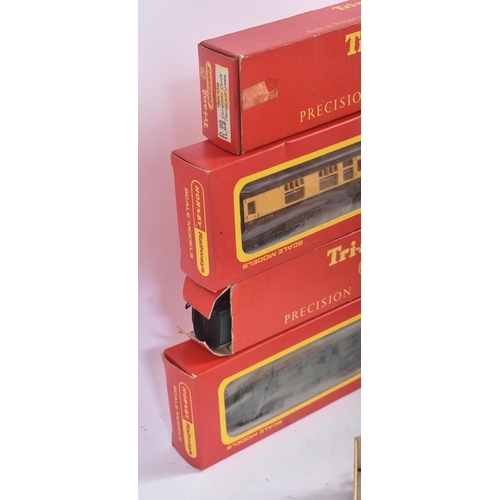 427 - A collection of vintage Triang / Hornby OO gauge model railway trainset locomotive rolling stock wag... 