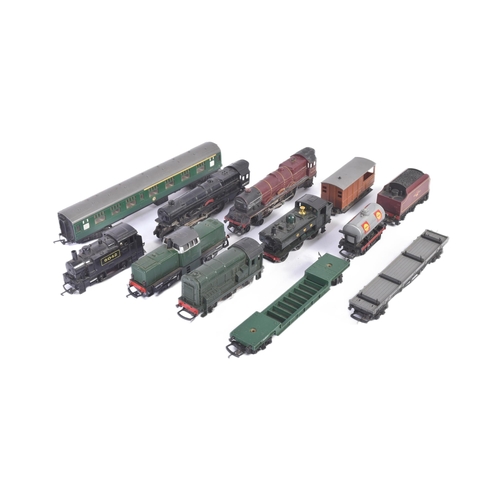 428 - A collection of assorted vintage OO gauge model railway trainset locomotive items comprising; Hornby... 