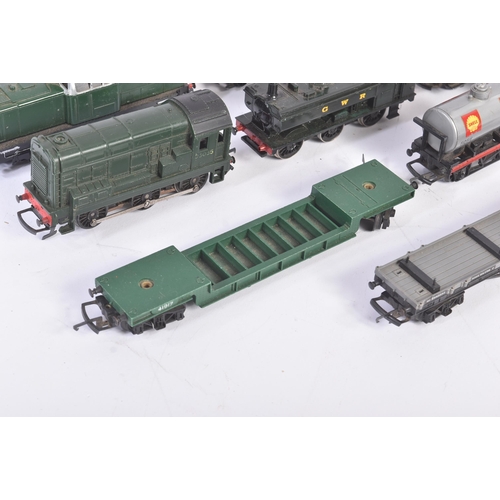 428 - A collection of assorted vintage OO gauge model railway trainset locomotive items comprising; Hornby... 