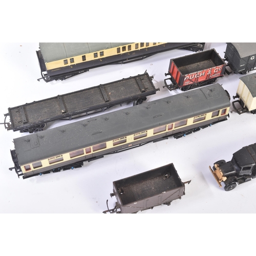 433 - A collection of assorted OO gauge model railway trainset locomotive rolling stock wagons and carriag... 